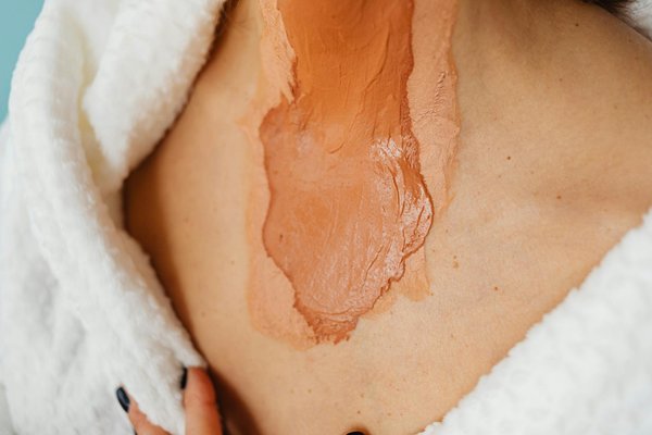 Bijoux fantaisie: des créations dorées pour l'été